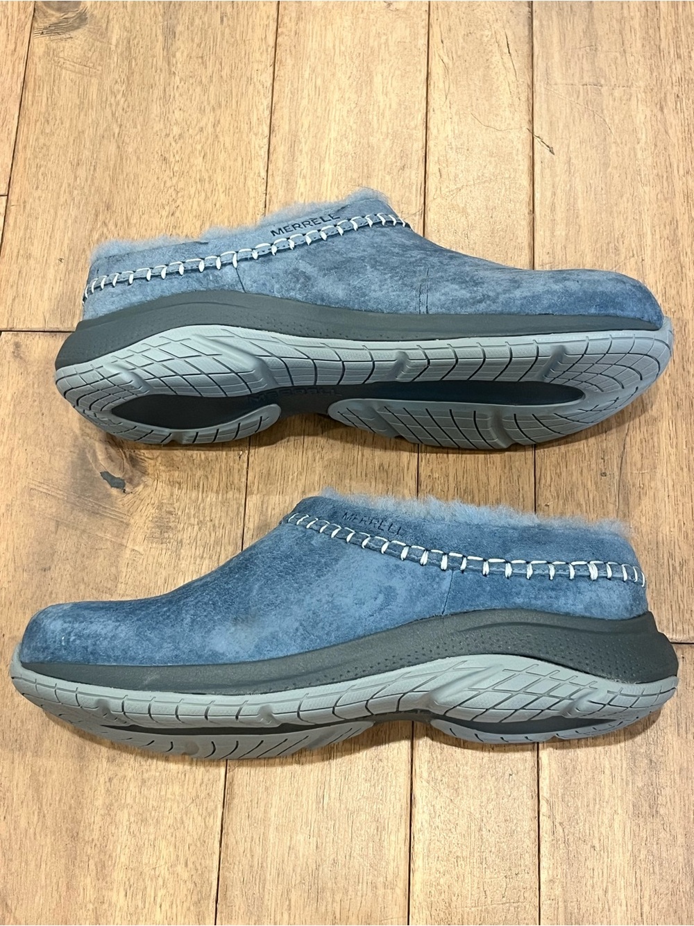 Merrell Women's Cozy Slip-On Shearling Lined Clogs in Light Blue